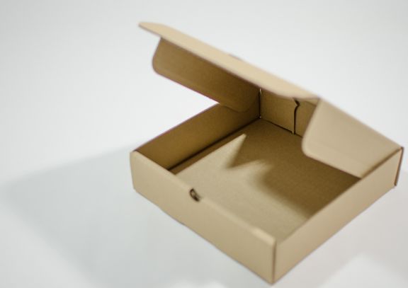Cutie de carton cu autoformare