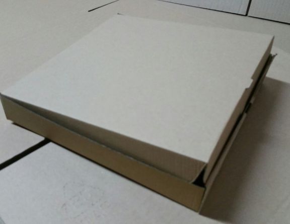 Cutie de carton cu autoformare, capac cu protectie